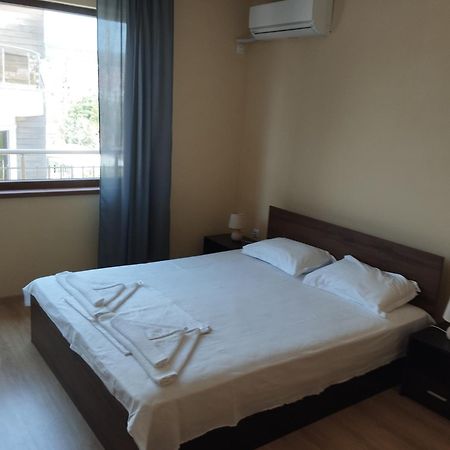 Alfa Guest House Varna Esterno foto