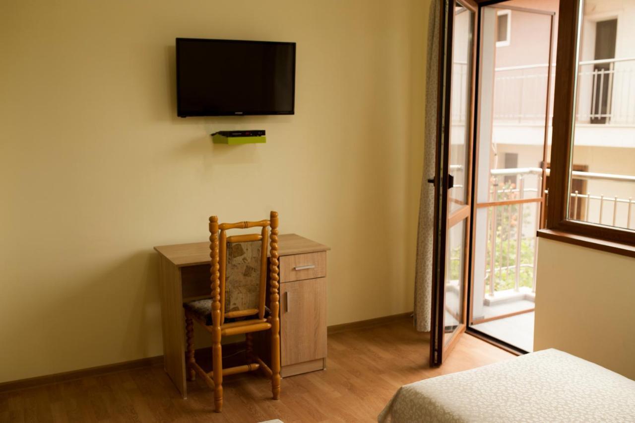 Alfa Guest House Varna Esterno foto