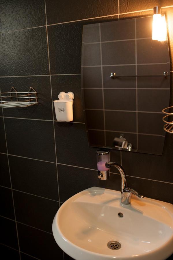 Alfa Guest House Varna Esterno foto