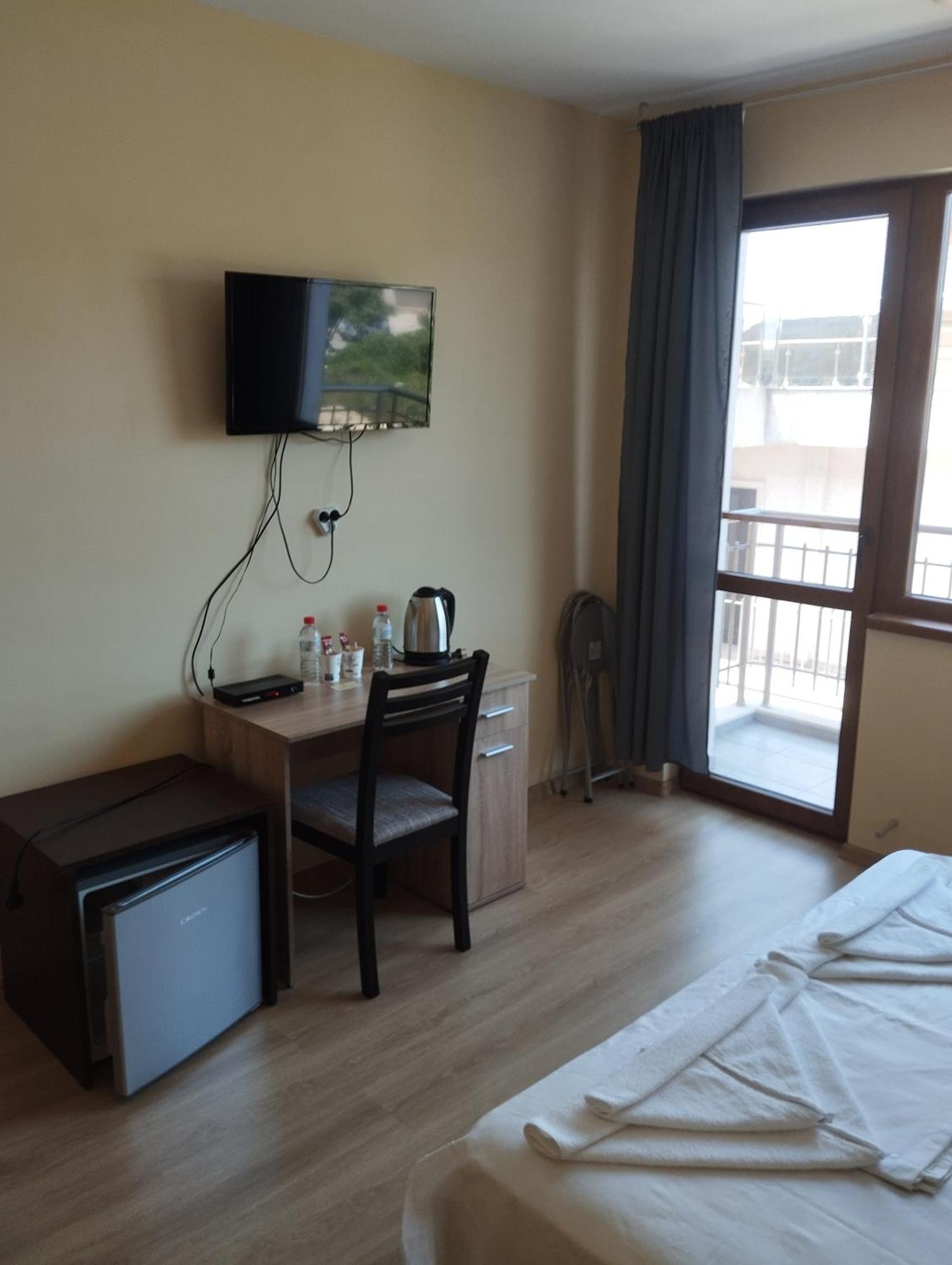 Alfa Guest House Varna Esterno foto