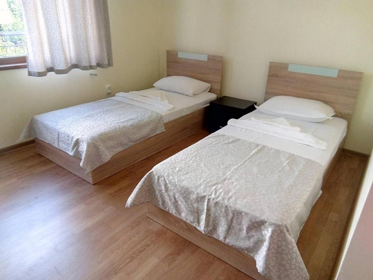 Alfa Guest House Varna Esterno foto