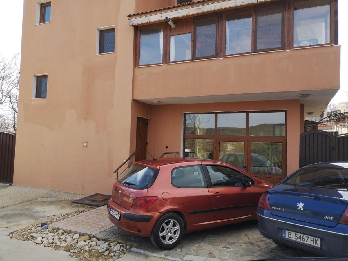 Alfa Guest House Varna Esterno foto