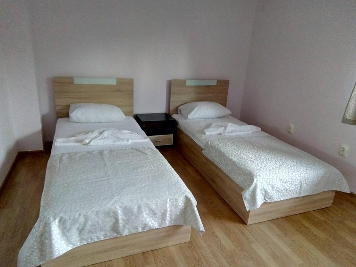 Alfa Guest House Varna Esterno foto
