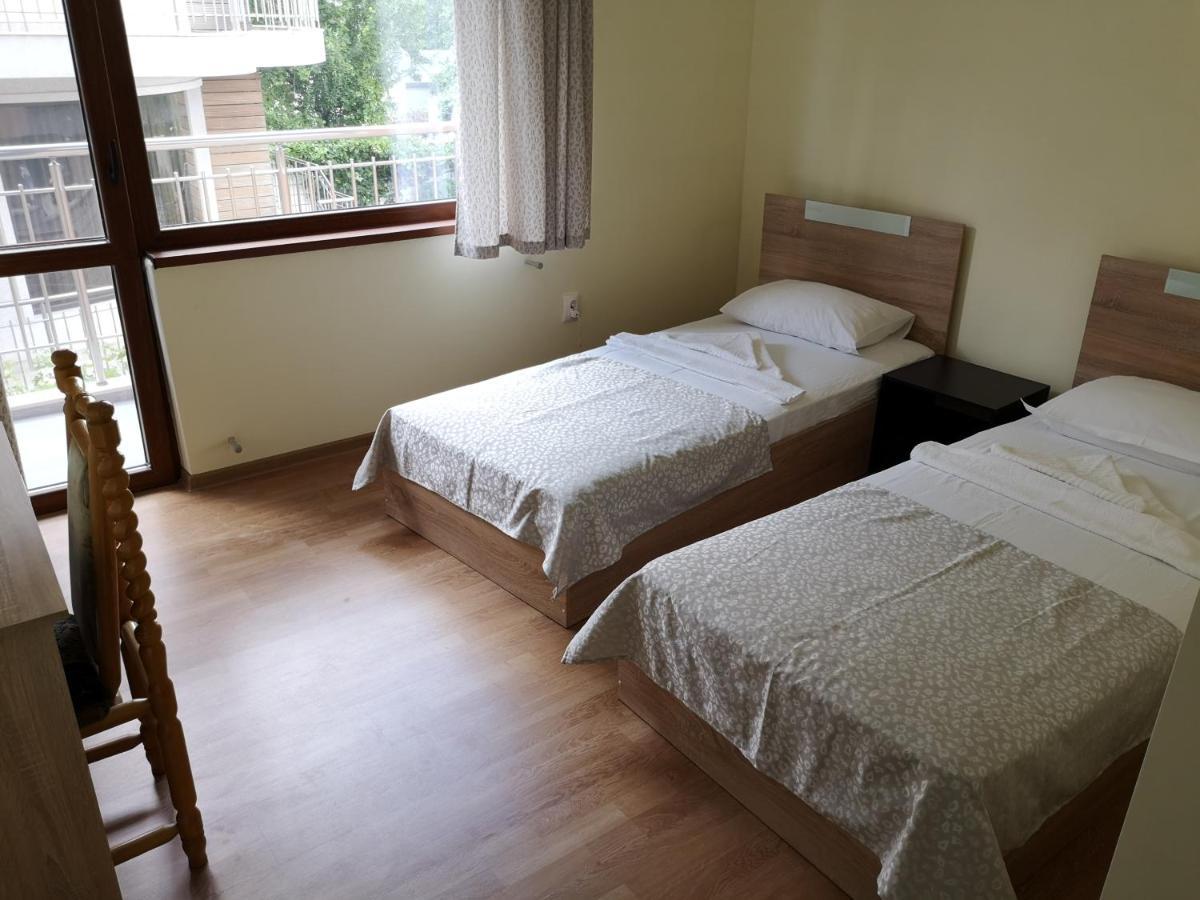 Alfa Guest House Varna Esterno foto