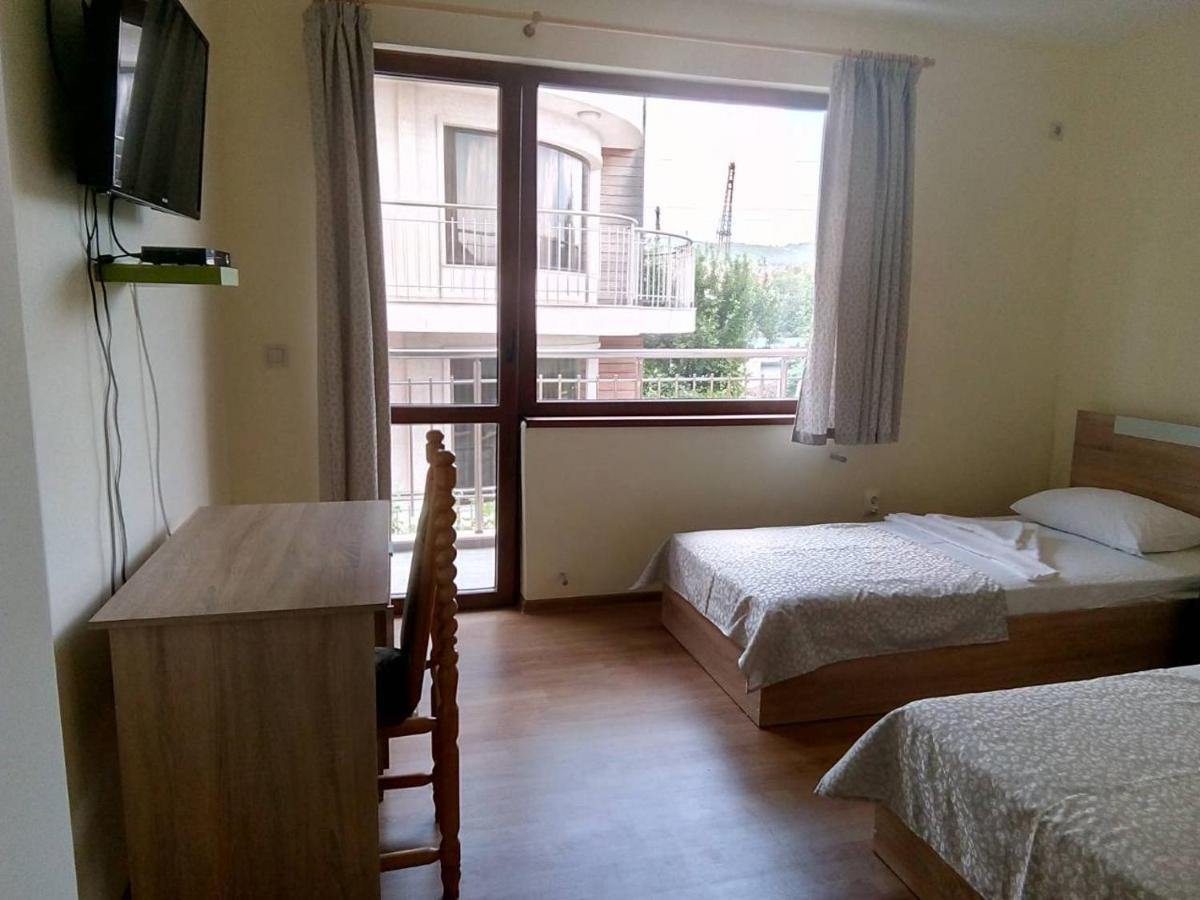 Alfa Guest House Varna Esterno foto