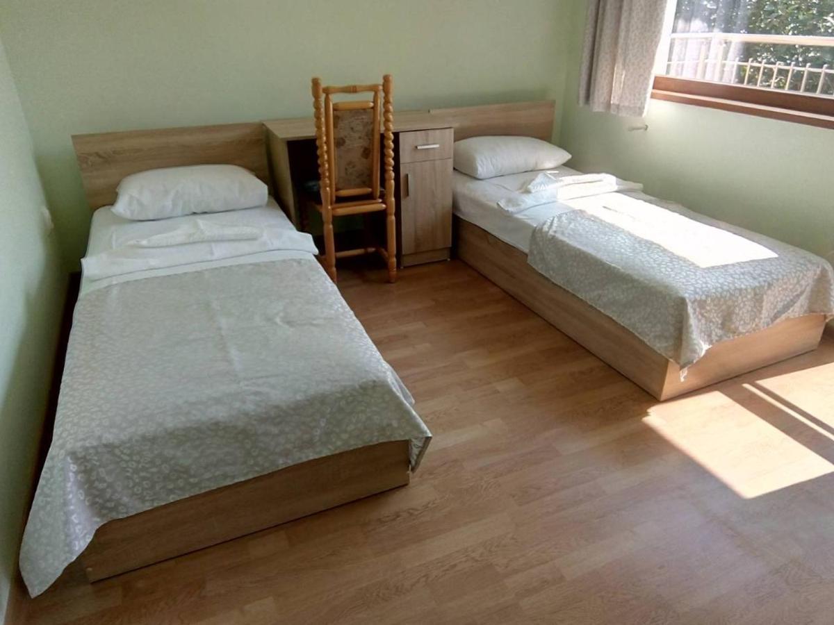 Alfa Guest House Varna Esterno foto
